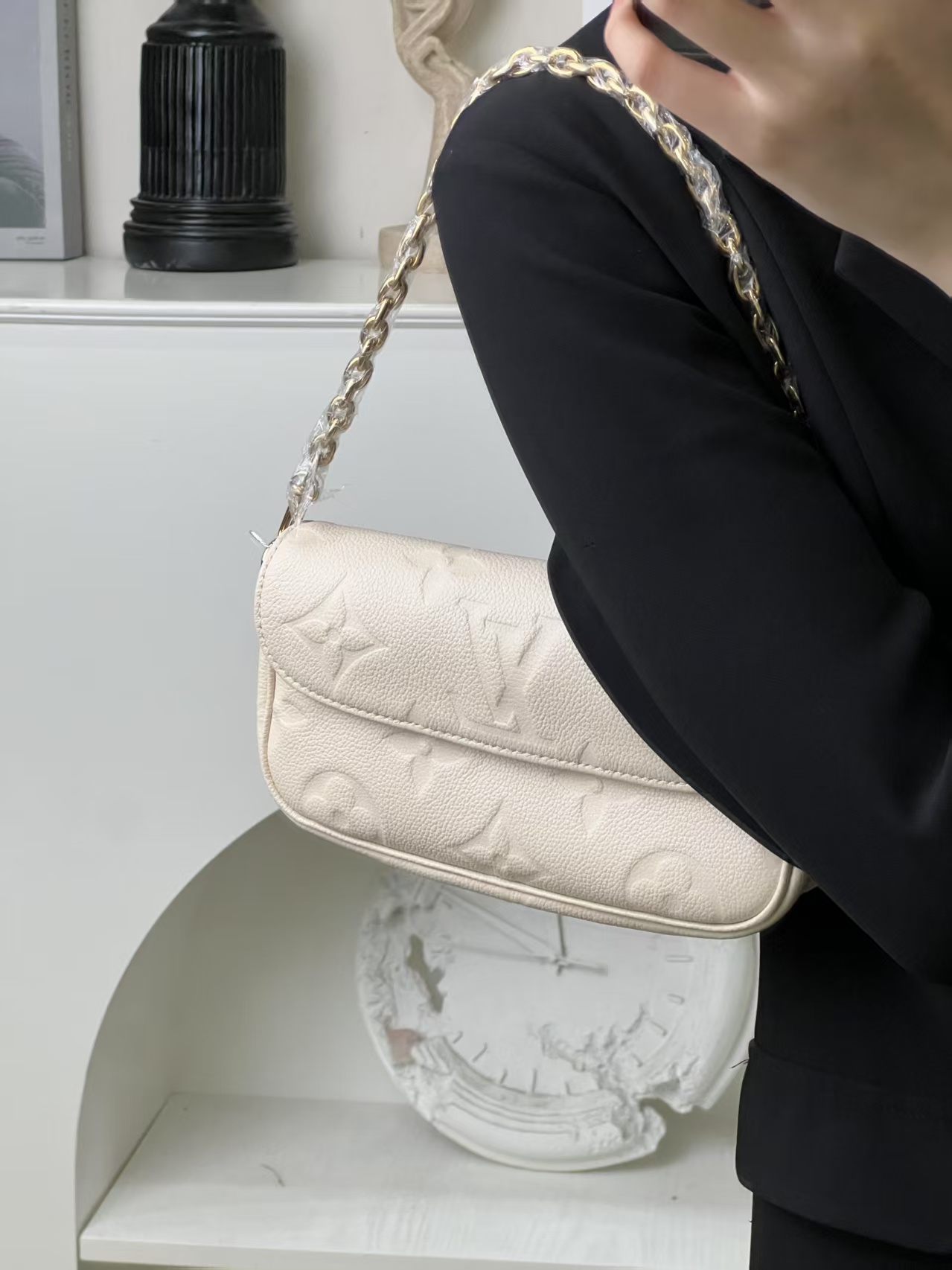99新 LouisVuitton/路易威登 ivy全皮白/严选