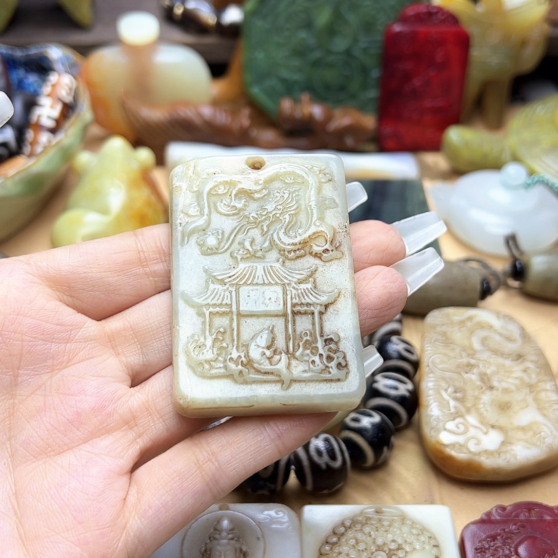 蛇纹石玉未镶嵌颈饰