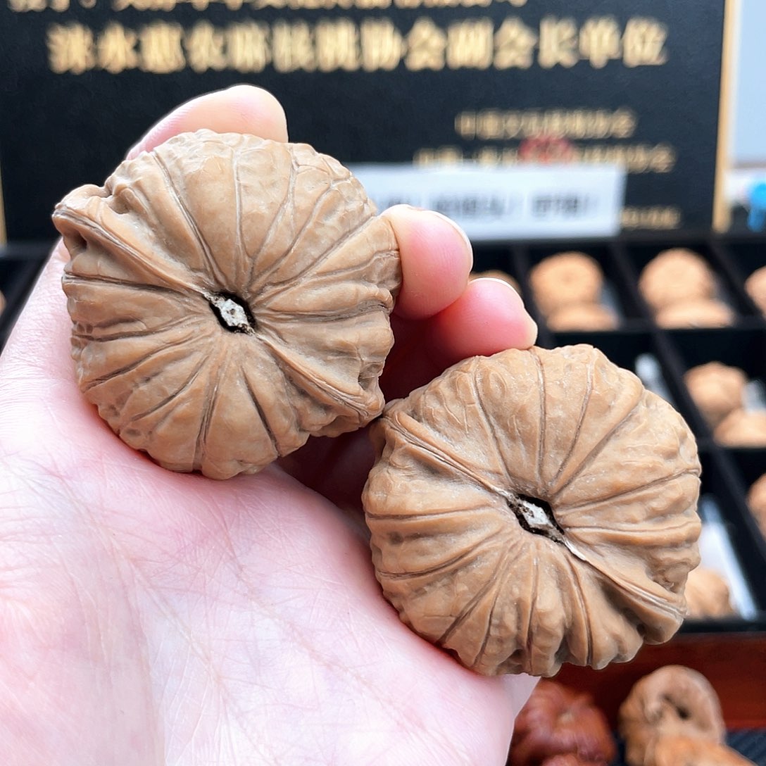 吊坠文玩核桃爆肉大圆瓜矮桩正肩4703