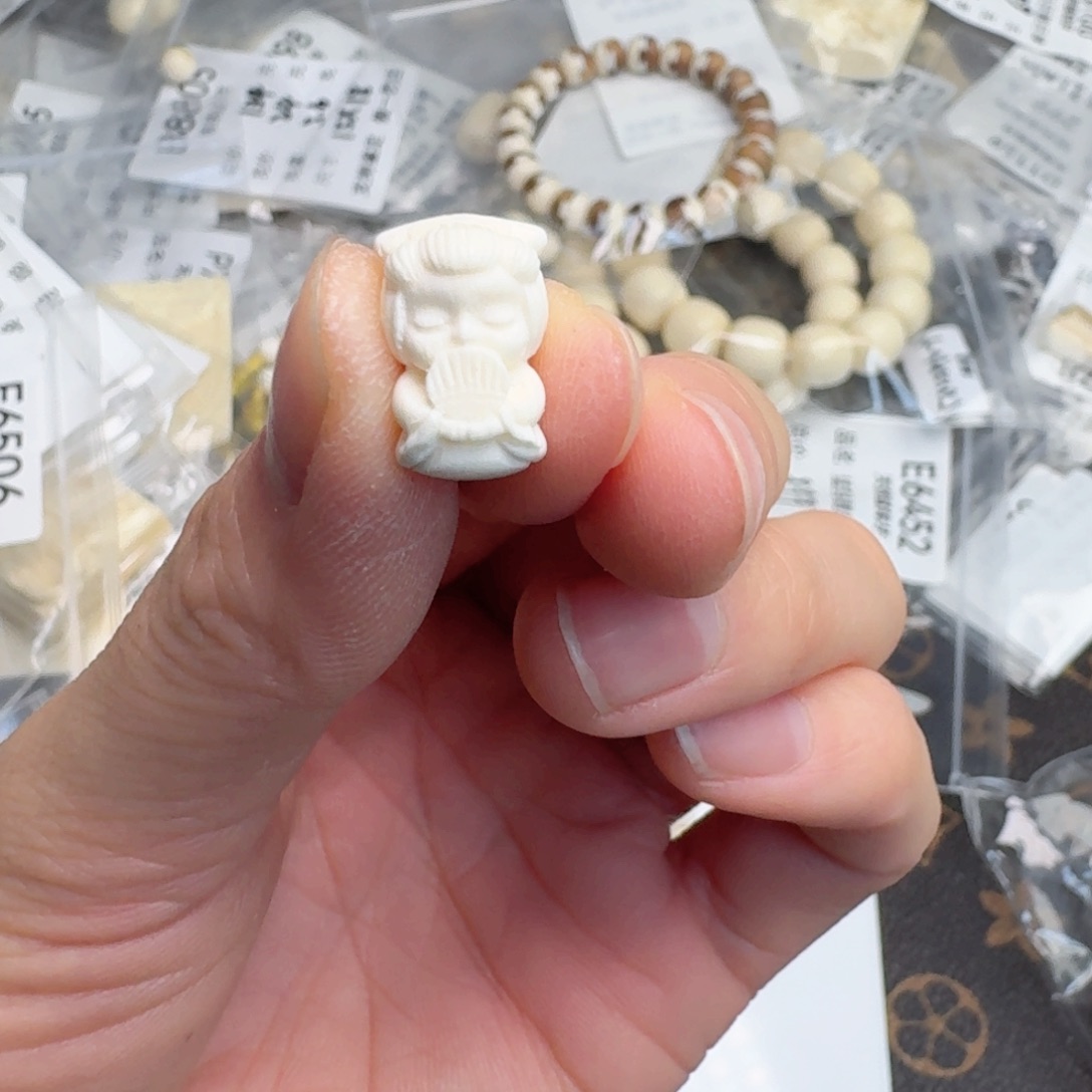 柏香籽/百香籽吊坠猛犸