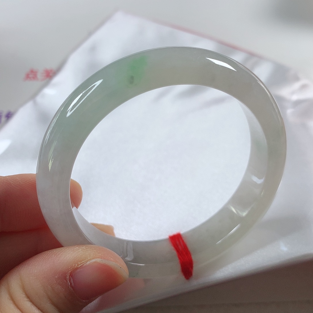 翡翠手镯未镶嵌?****刘