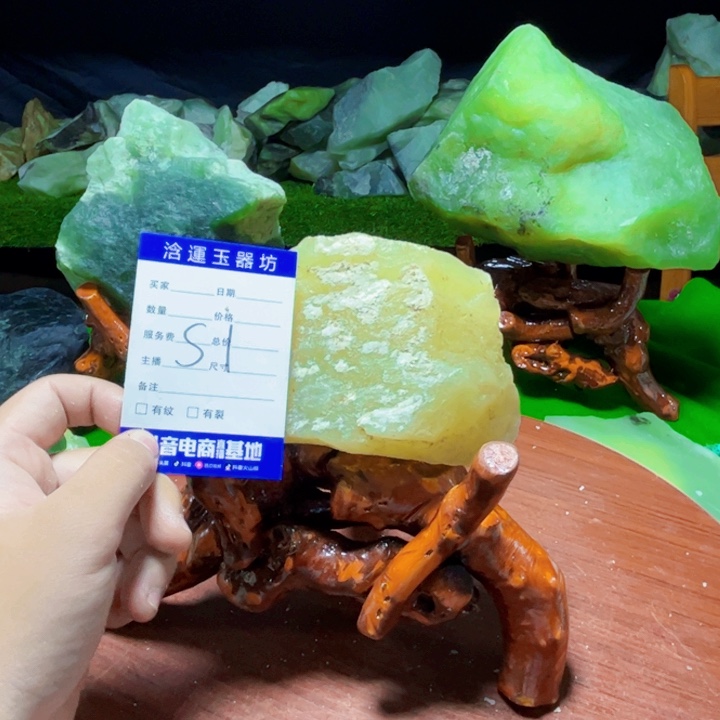 蛇纹石玉未镶嵌纯天然岫玉原石摆件