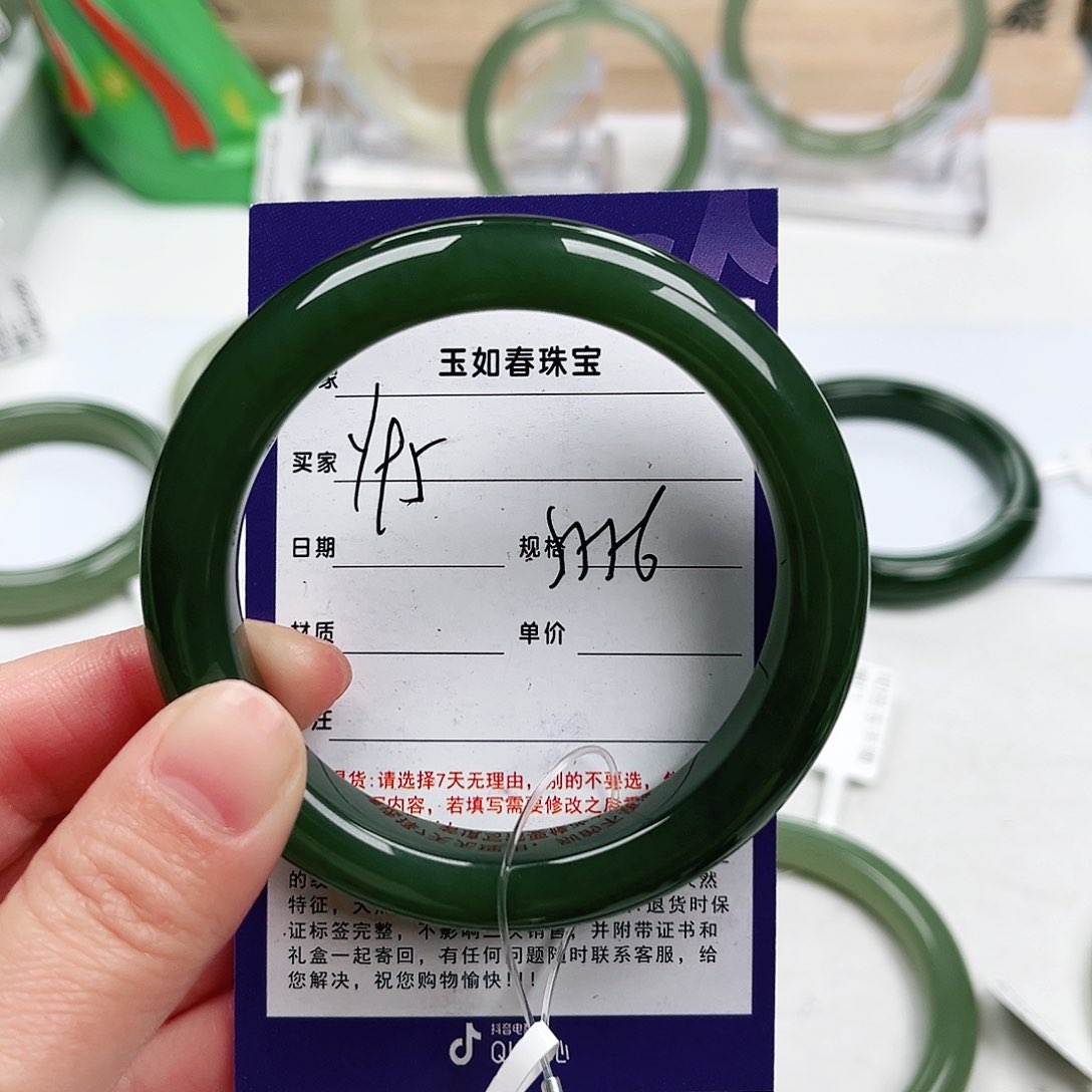 和田玉手镯未镶嵌七*