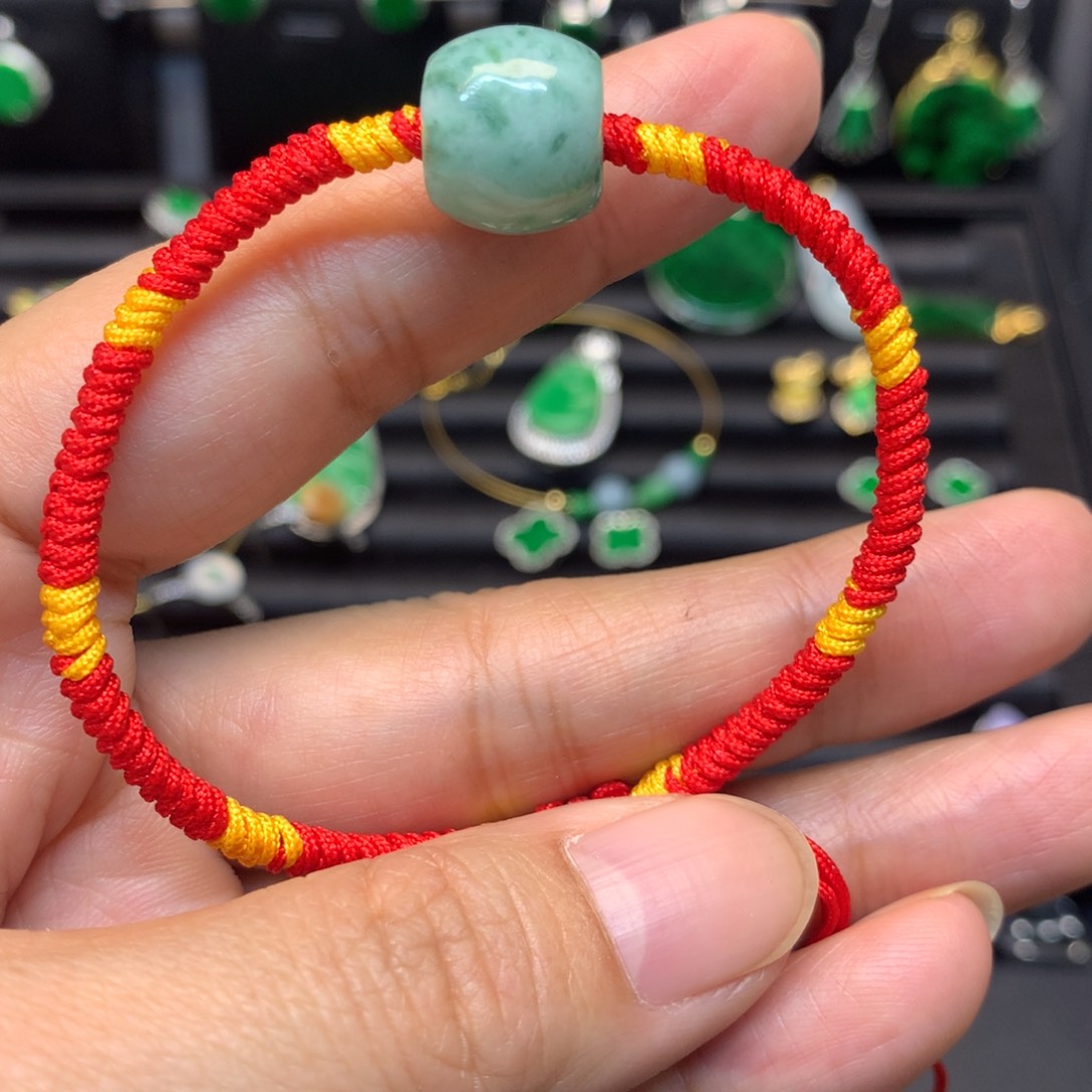 翡翠未镶嵌颈饰有纹