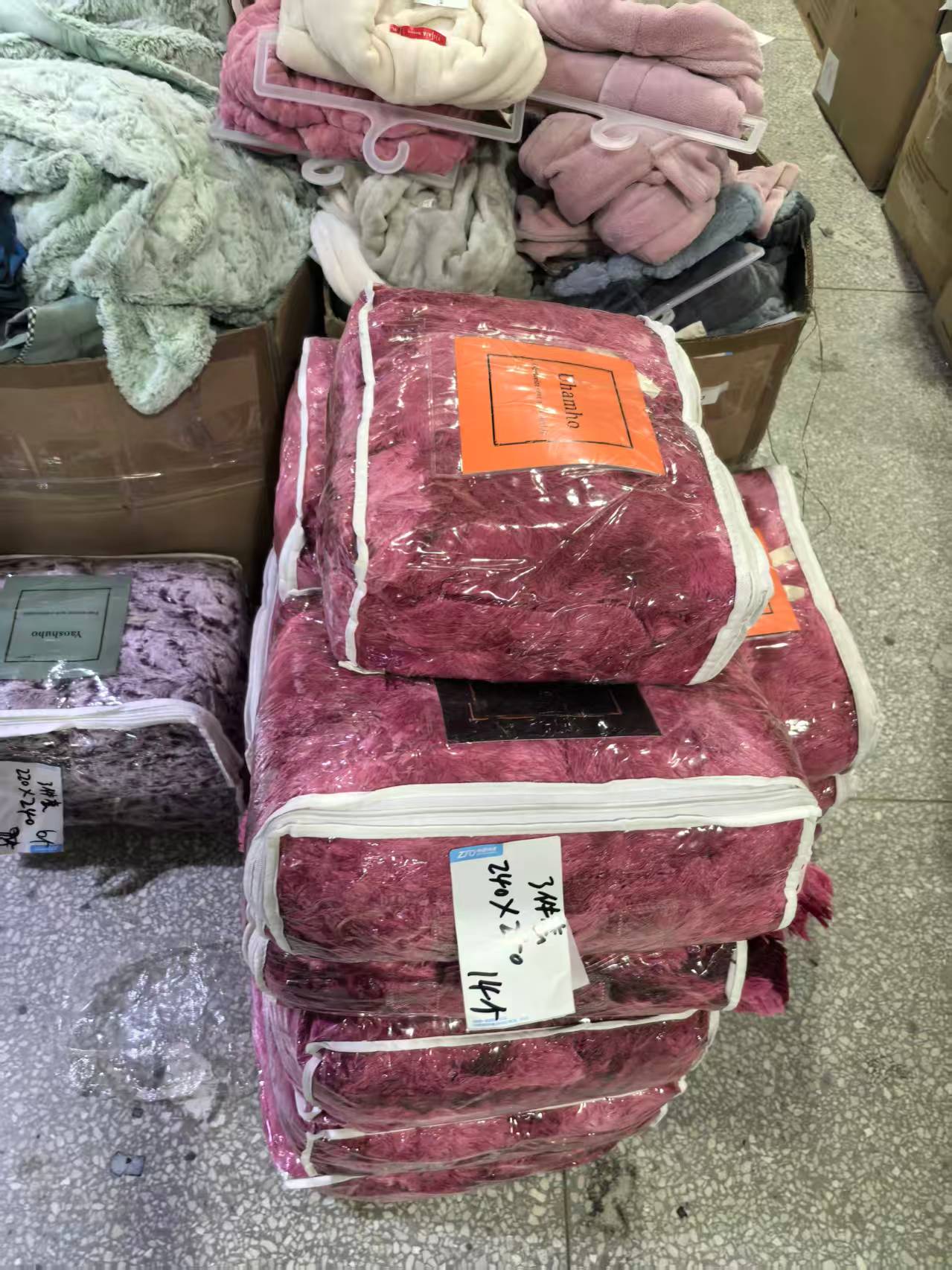 《厚广家》3楼240×250深红色长毛绒/天鹅绒被套三件套 发1套