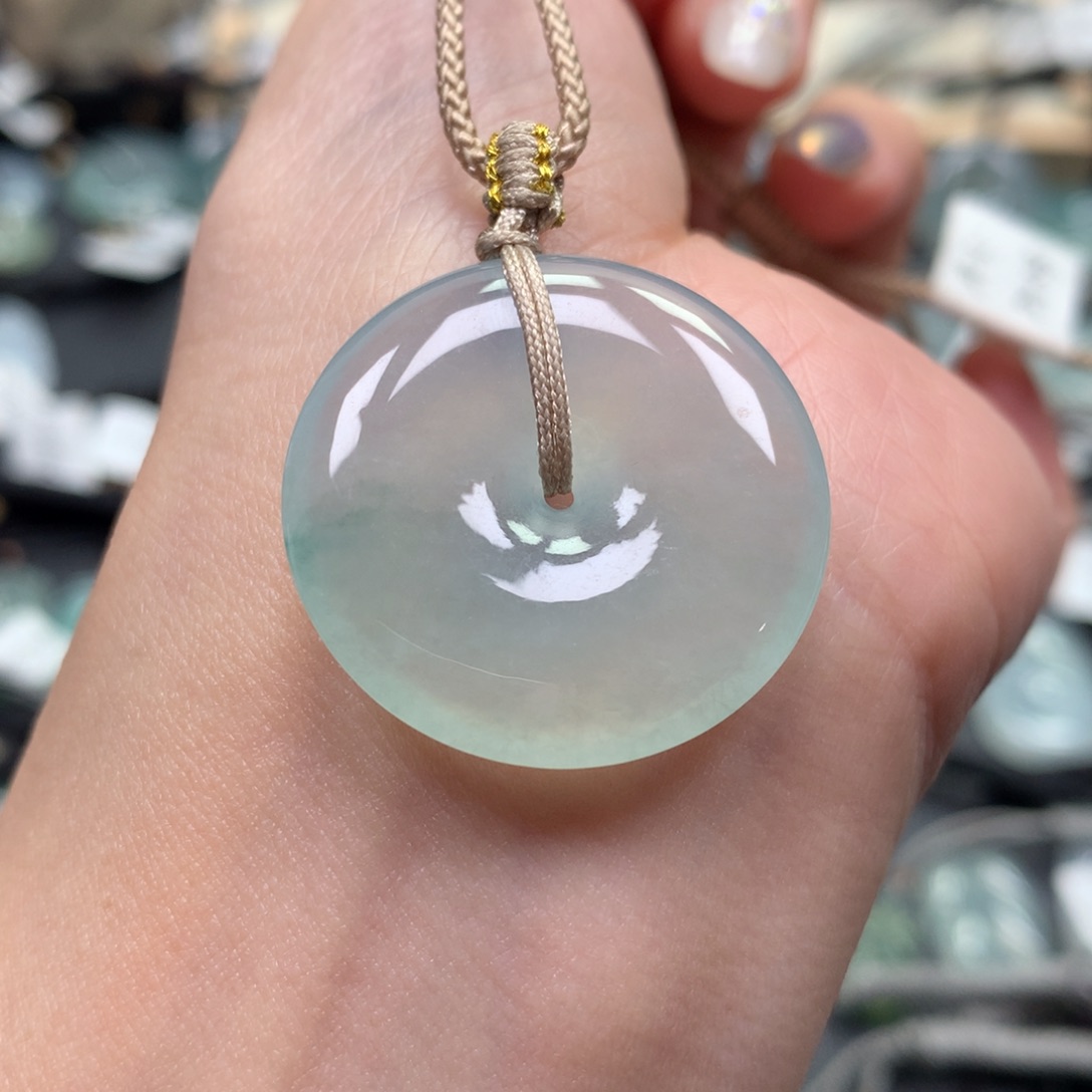 翡翠颈饰未镶嵌扣子