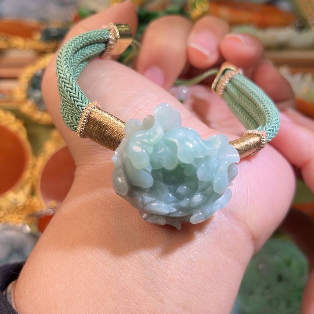 翡翠颈饰未镶嵌带编织