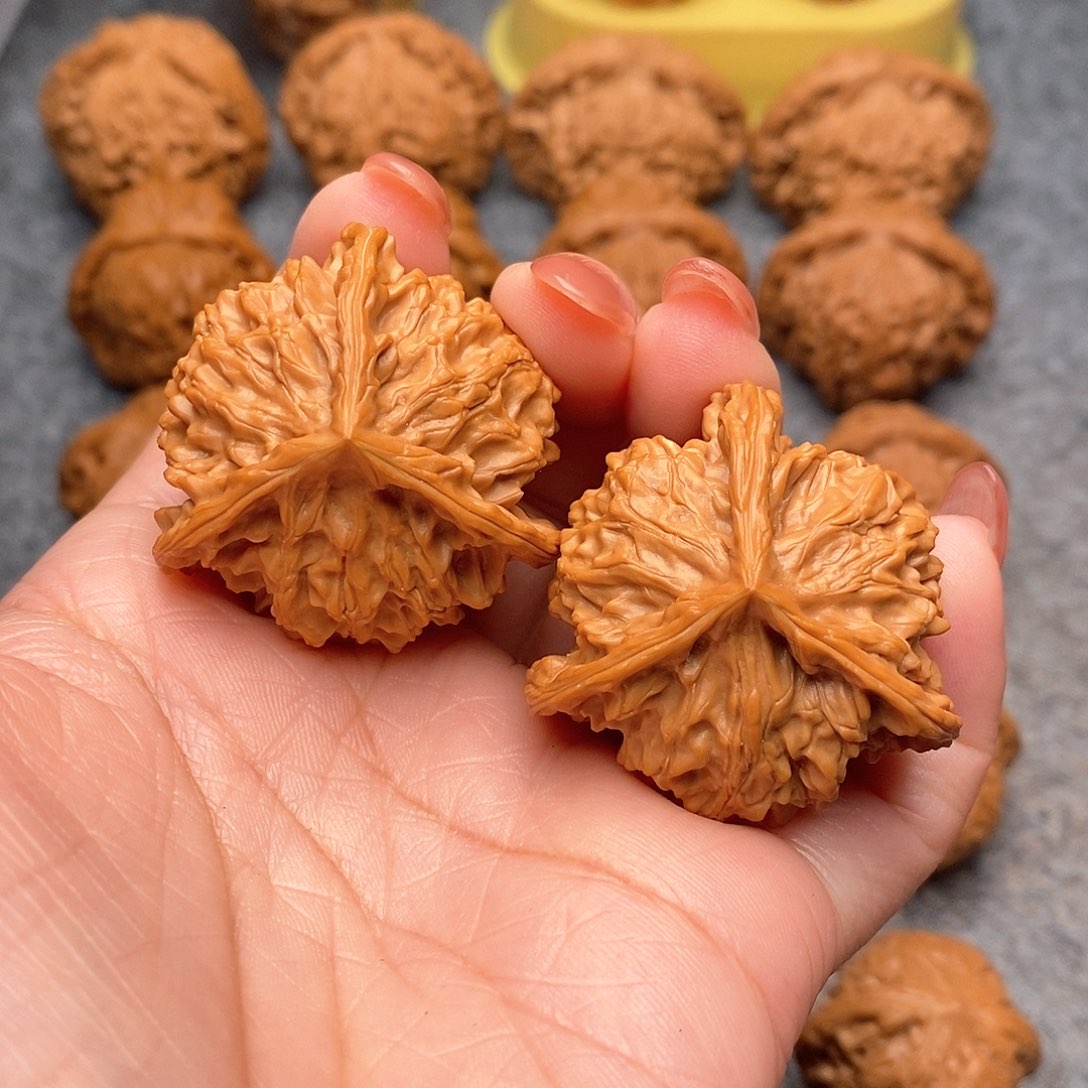 文玩核桃把件小**根精品盘山三棱39全品