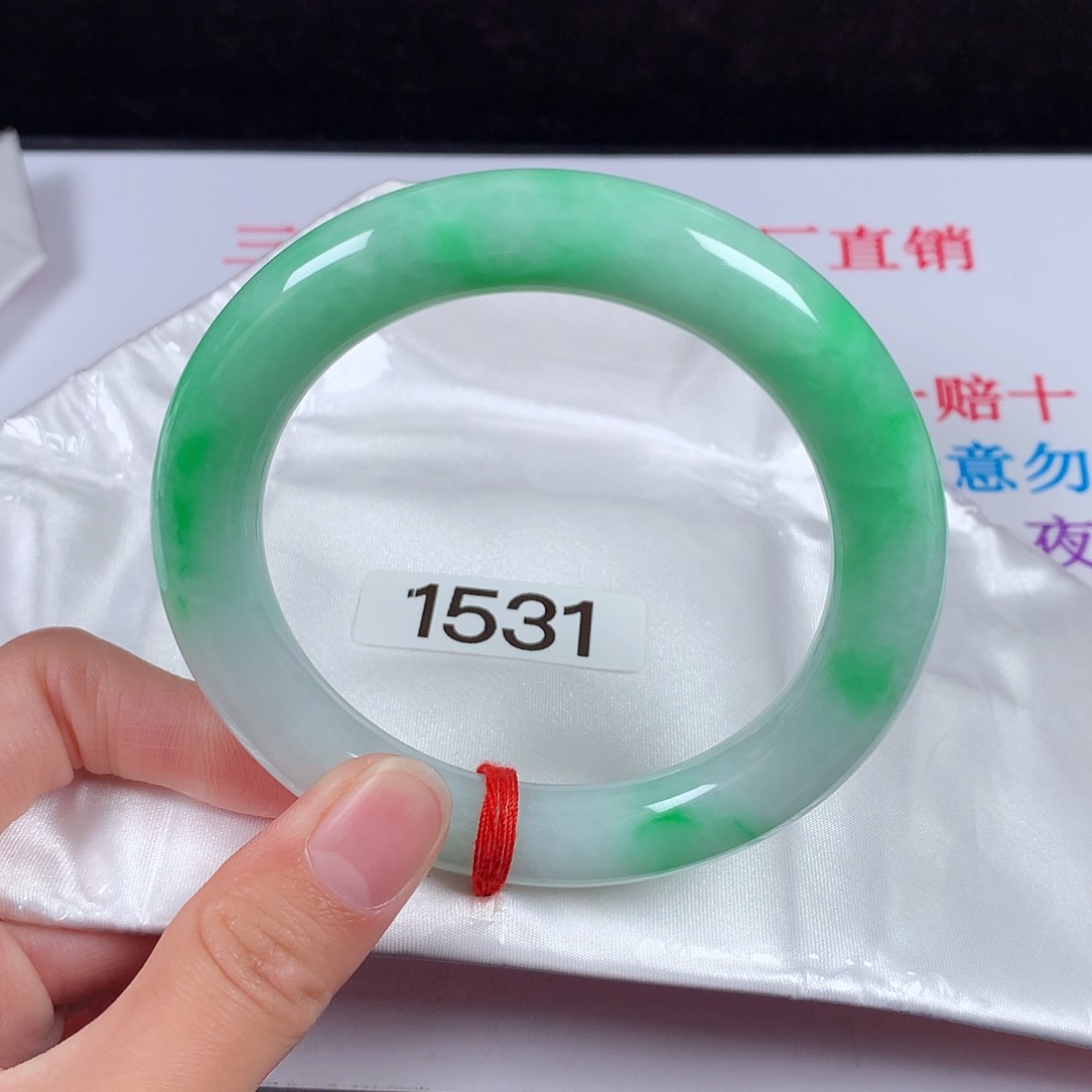 翡翠手镯未镶嵌61圈口