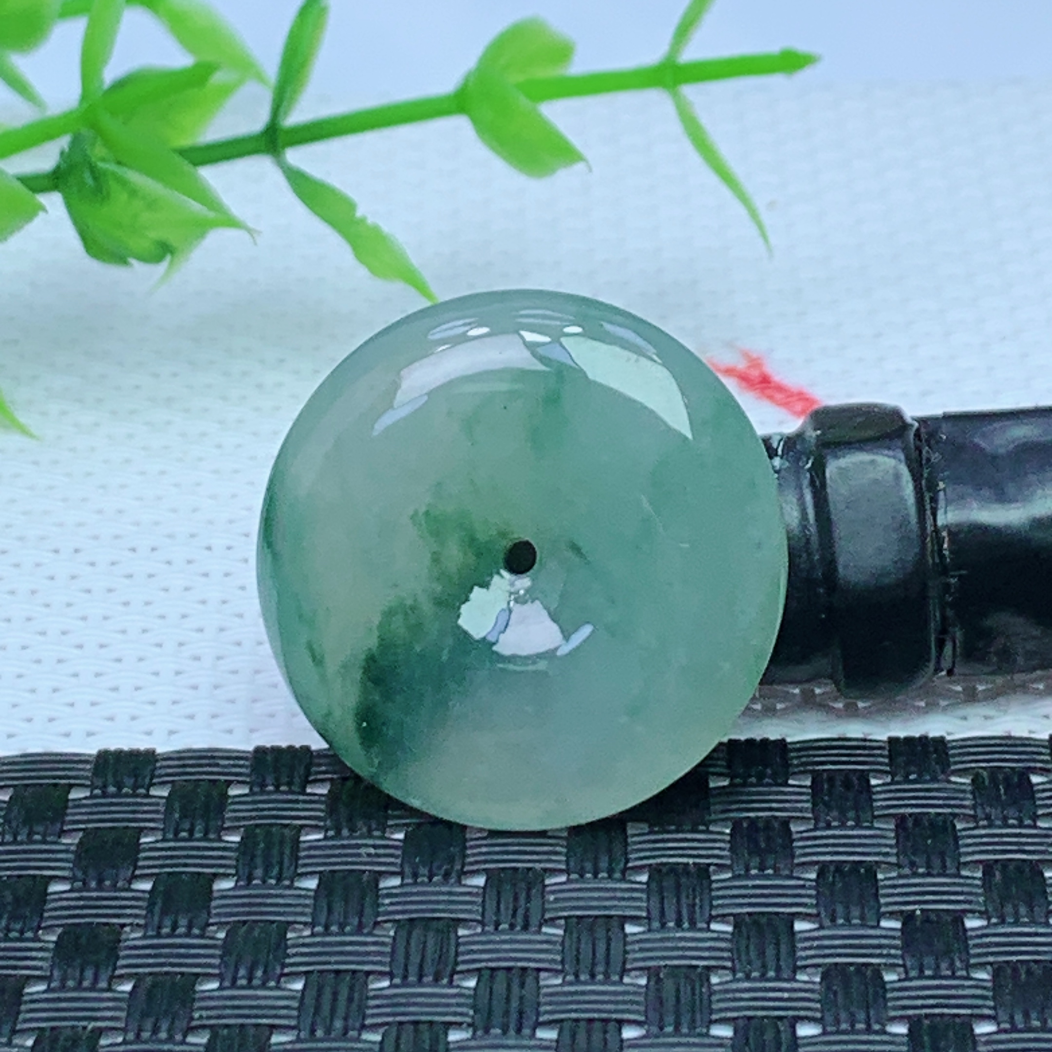 缅甸天然A货翡翠 飘彩平安扣吊坠 尺寸；27.3*6mm