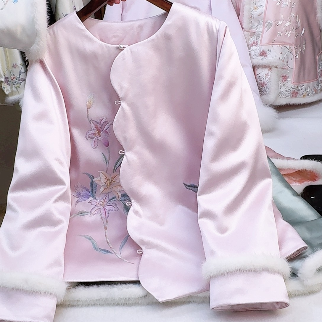 织绣真丝花瓣襟 棉服 