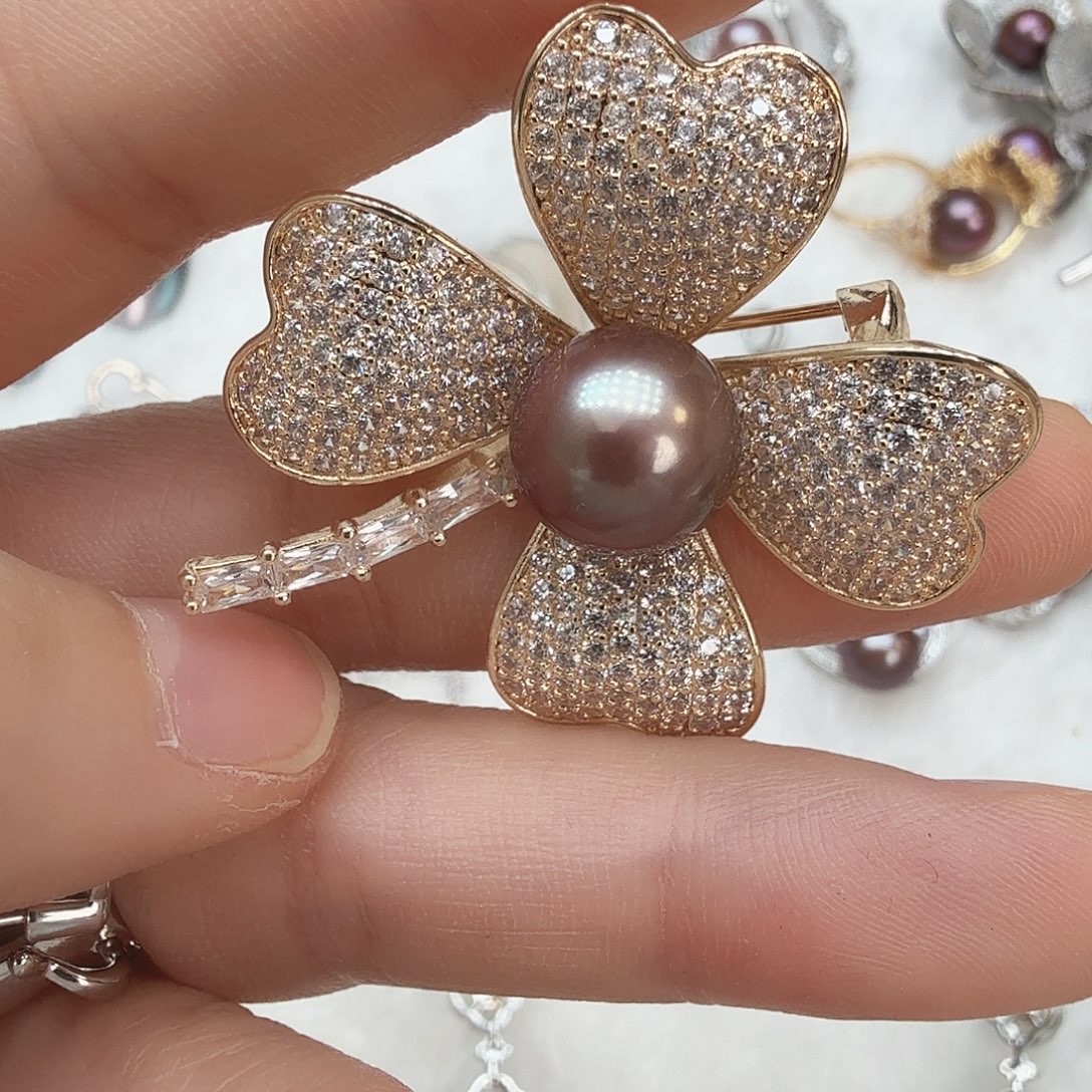 未镶嵌胸饰淡水珍珠