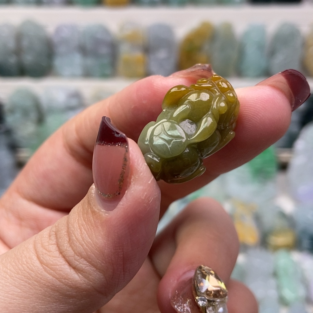 翡翠吊坠(赠链)未镶嵌