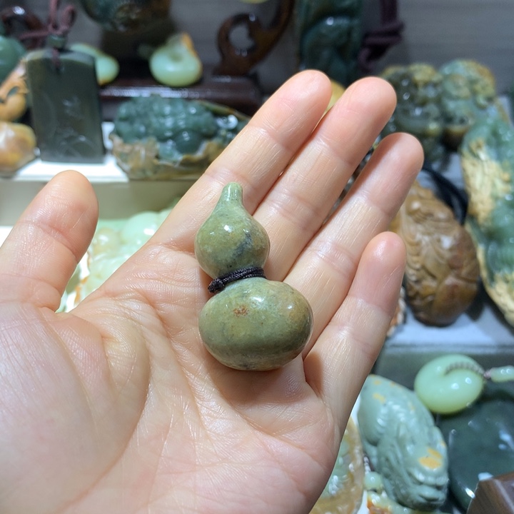 岫岩河磨玉（透闪石质玉）未镶嵌把件