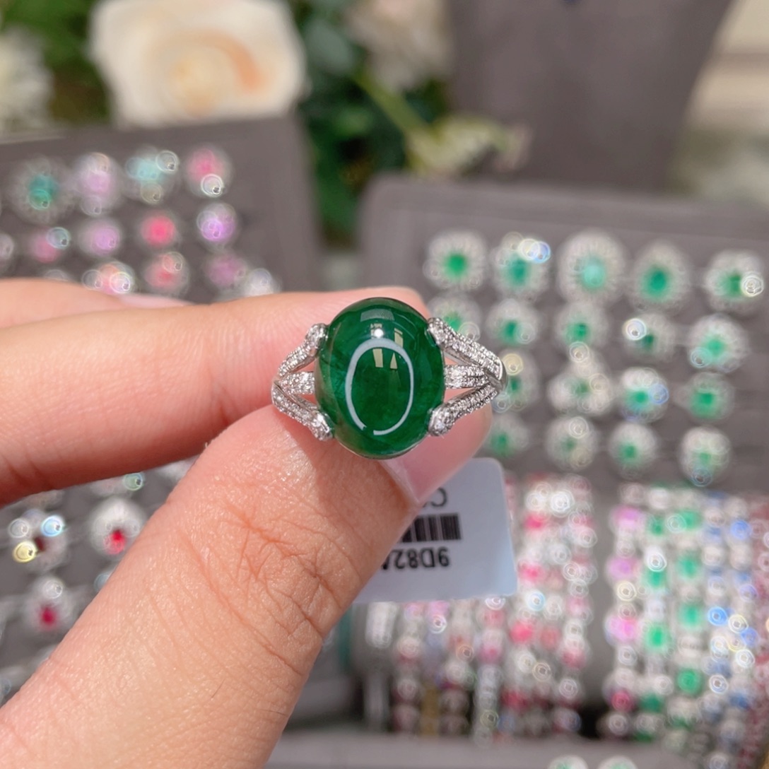 18K金镶嵌戒指祖母绿9ct 