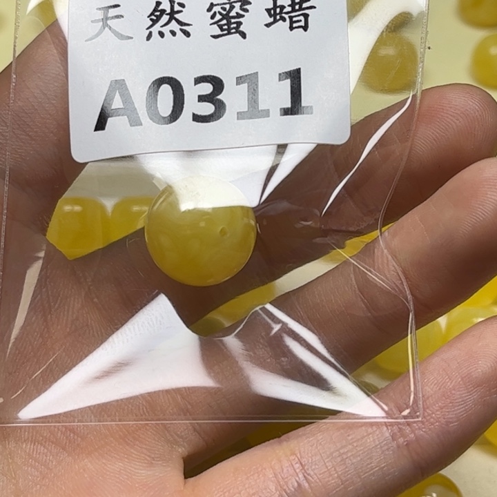 千***由琥珀未镶嵌珠宝奇石A0311