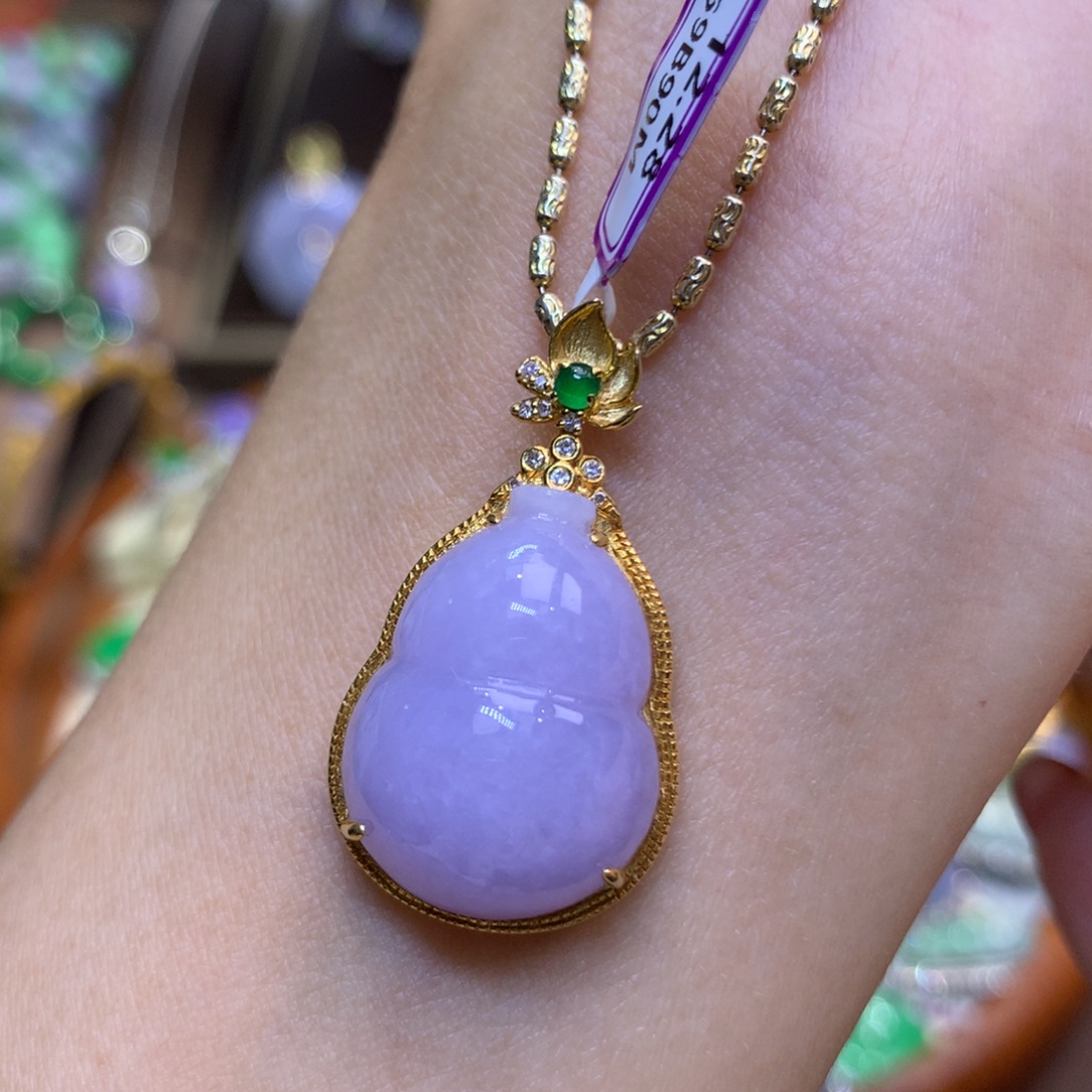 翡翠18K金镶嵌颈饰