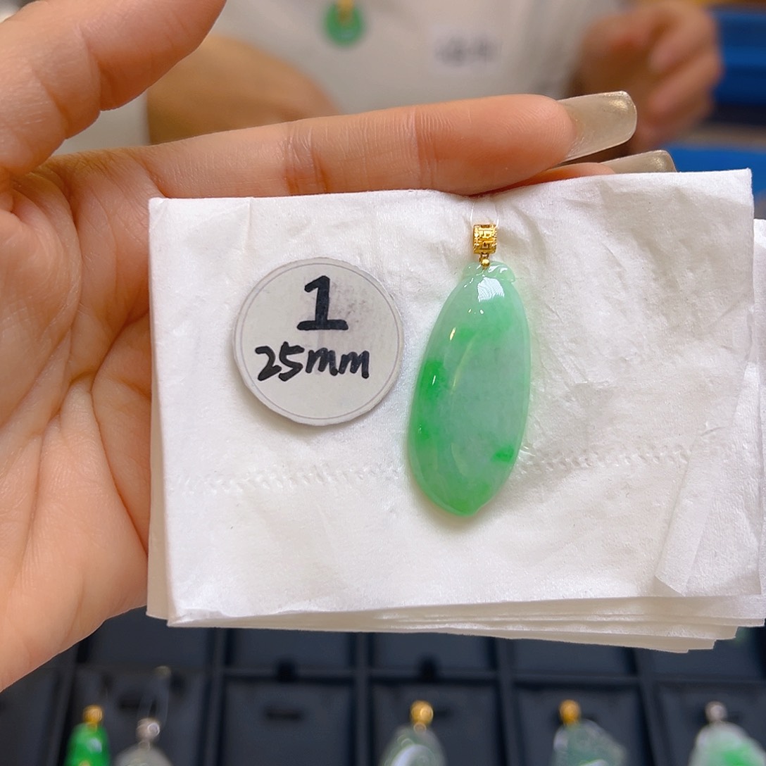 翡翠颈饰18K金镶嵌翡翠