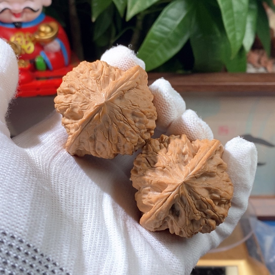 文玩核桃吊坠润靠山王