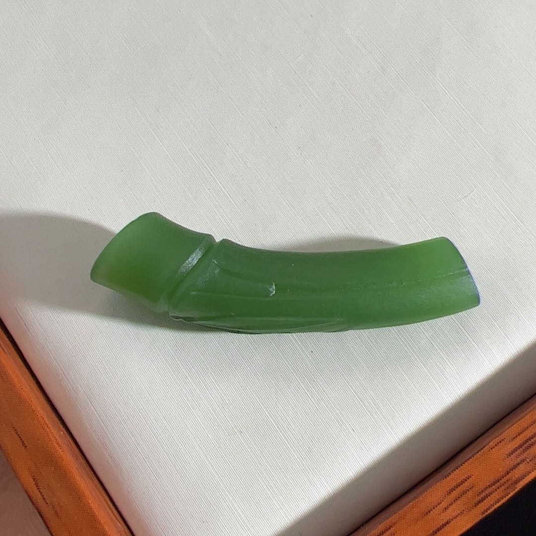 和田玉（碧玉）阳绿过眼过灯细料弯管竹节未镶嵌