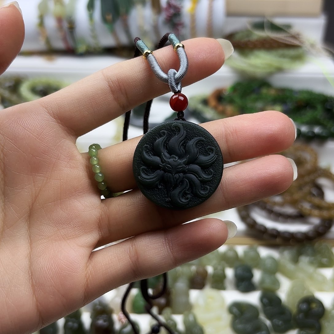 和田玉颈饰未镶嵌青玉小凤九