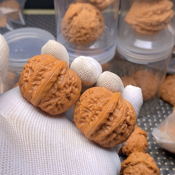 文玩核桃吊坠元宝