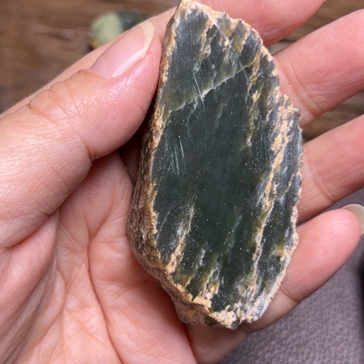 吉***柳岫岩河磨玉（透闪石质玉）未镶嵌颈饰