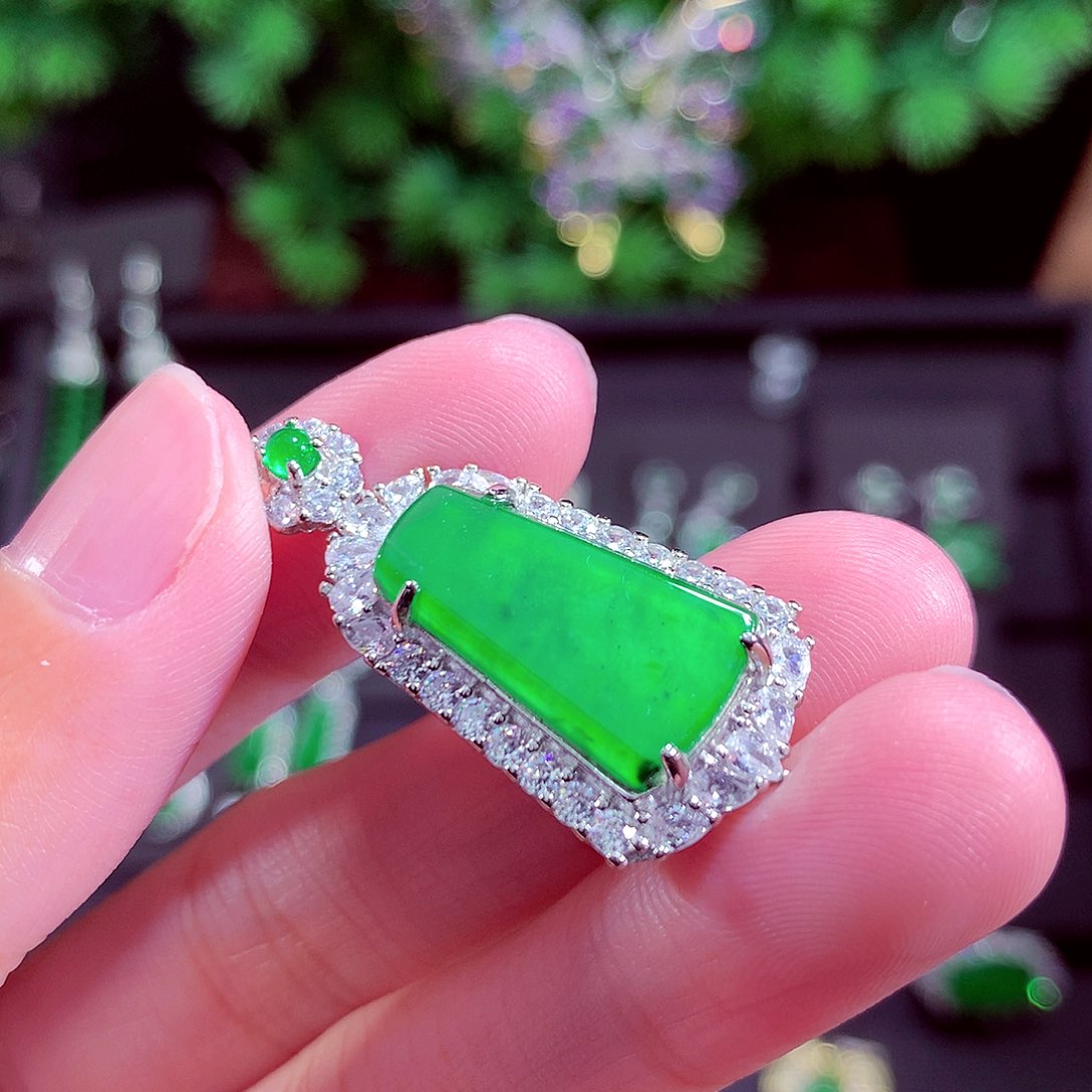 颈饰未镶嵌翡翠天然