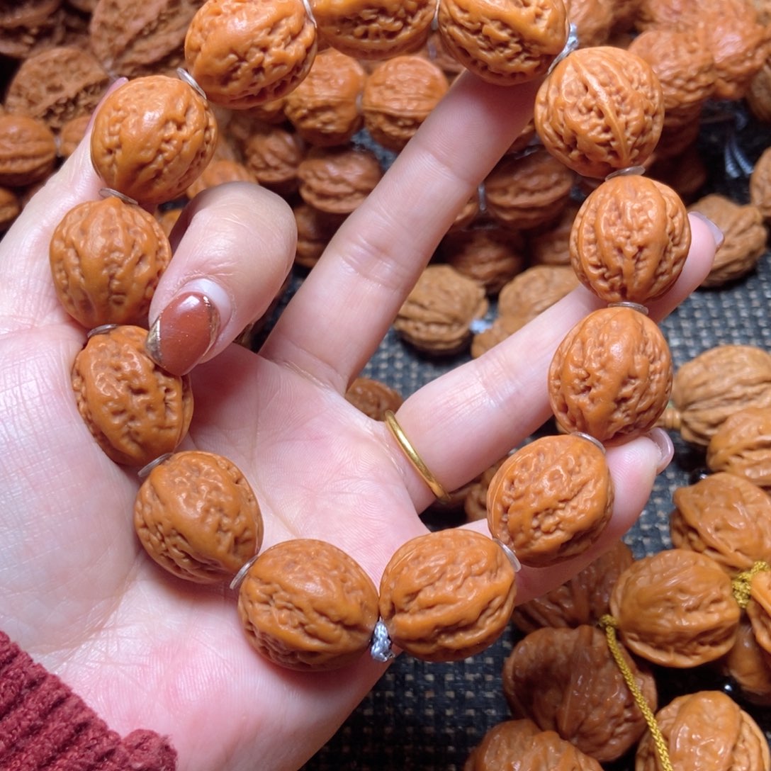 桃核吊坠蚂蚁纹粗筋手串