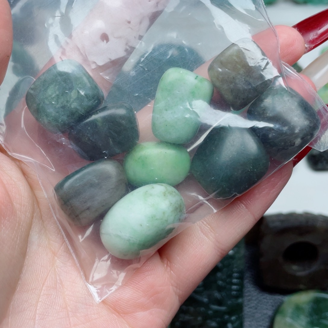 独山玉颈饰未镶嵌