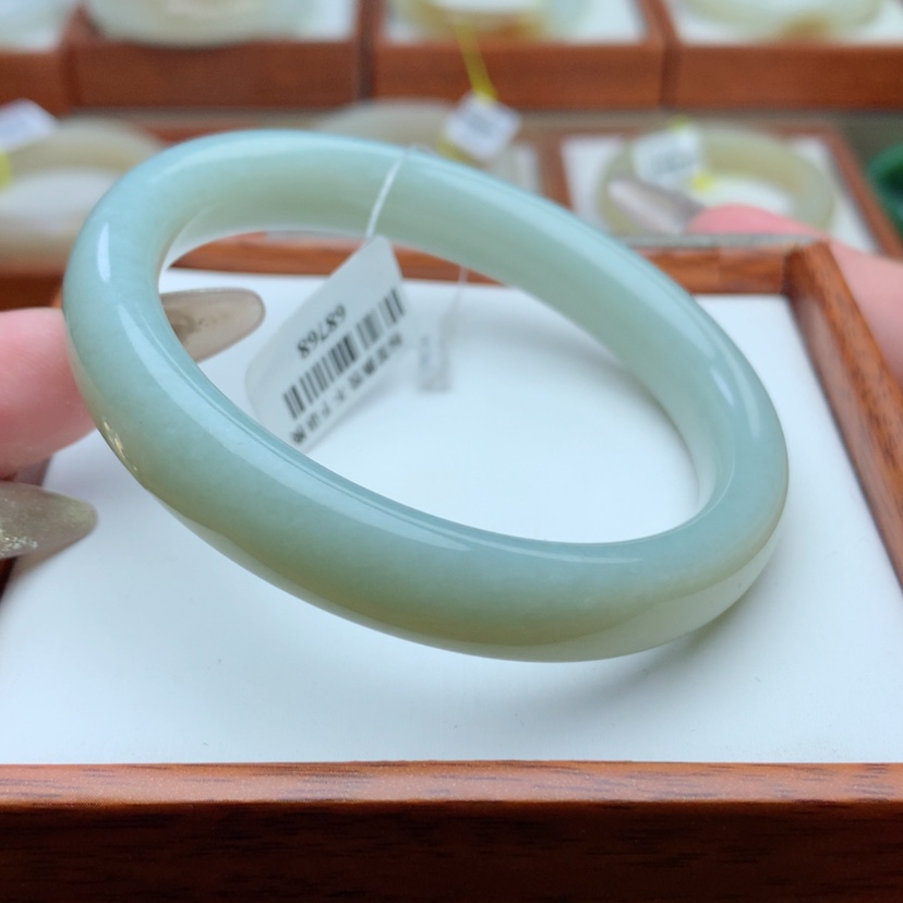 【闪购商品】和田玉手镯未镶嵌58