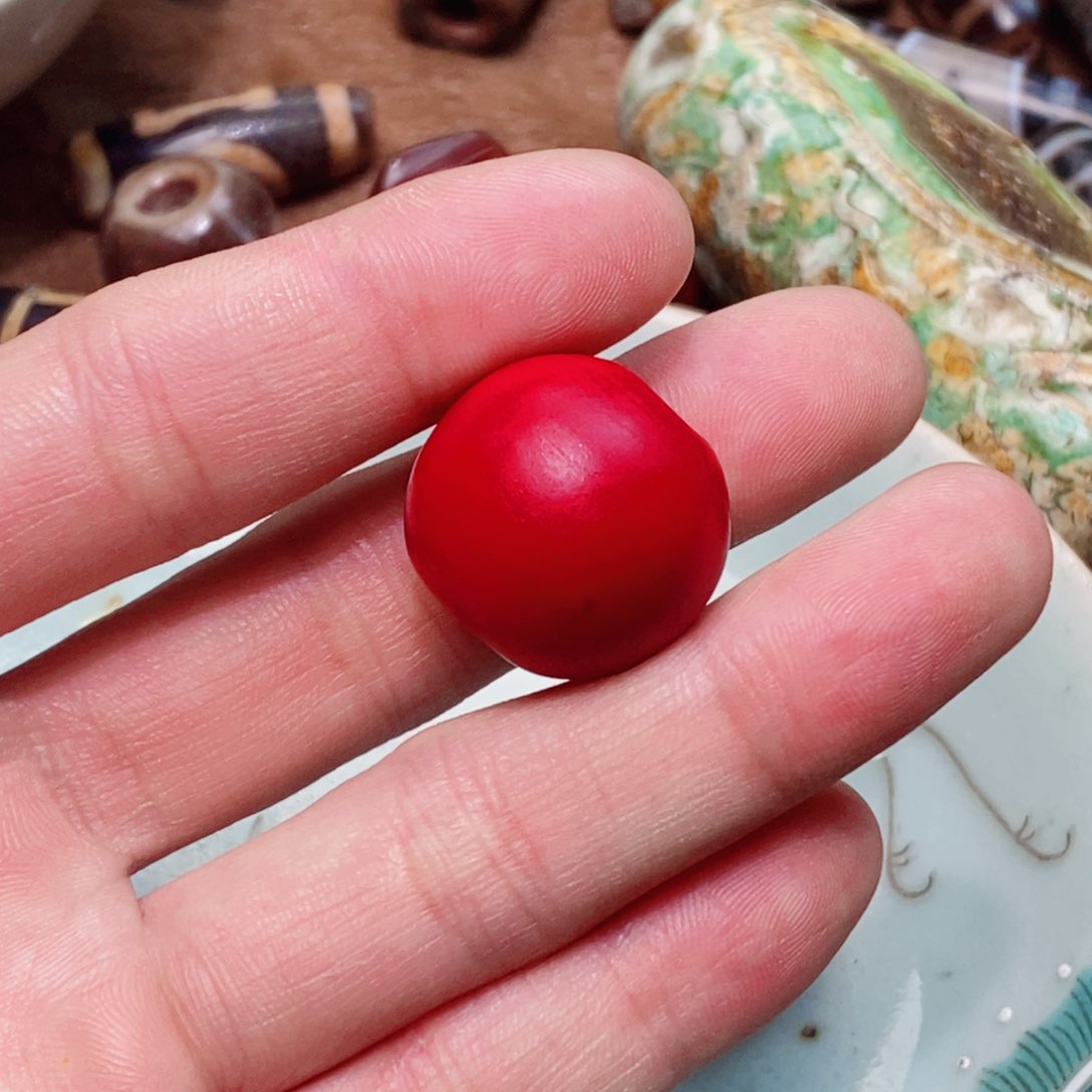 DIY琉璃珠子的颜色是蓝色