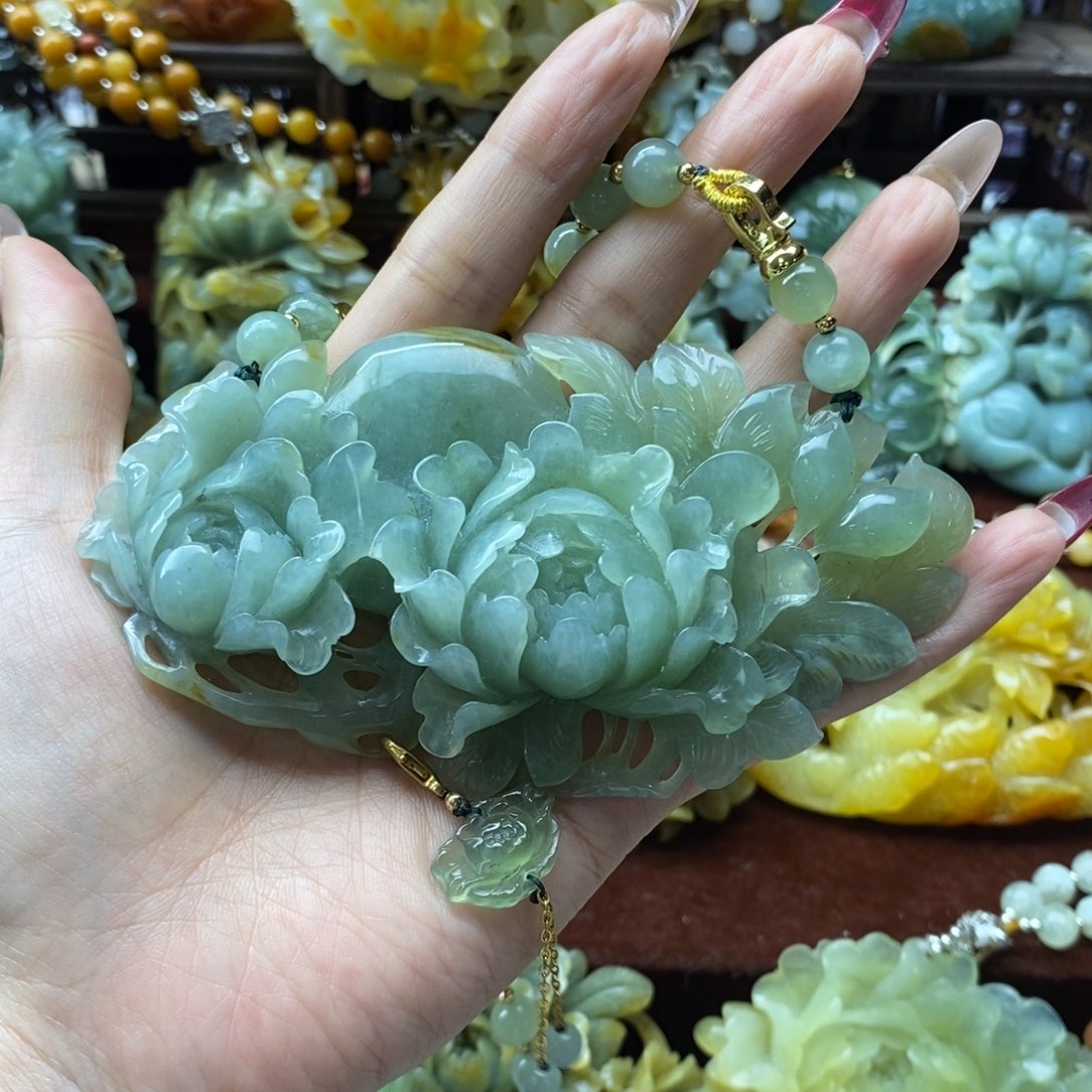 蛇纹石玉挂件未镶嵌启*