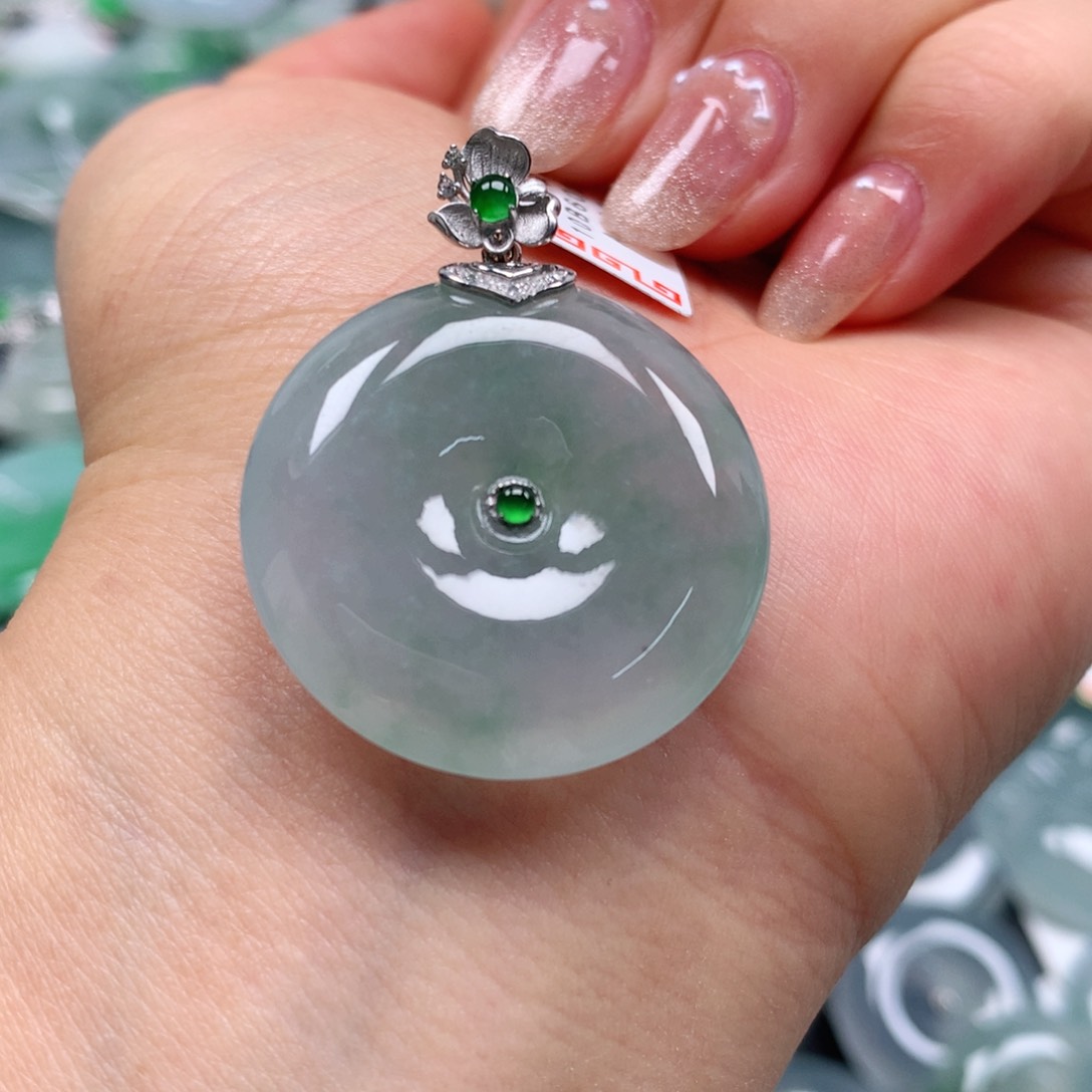 翡翠颈饰18K金镶嵌天然翡翠