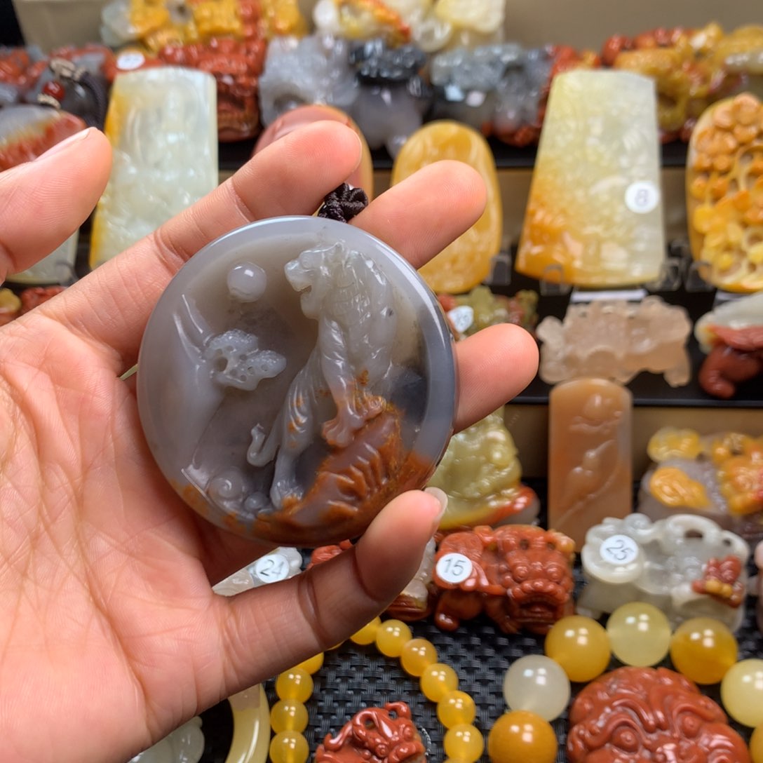 石英质玉（黄龙玉）挂件未镶嵌