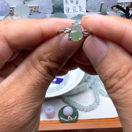 翡翠未镶嵌颈饰翡翠冰绿葫芦