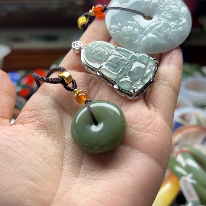 J***y翡翠未镶嵌颈饰88888889999888