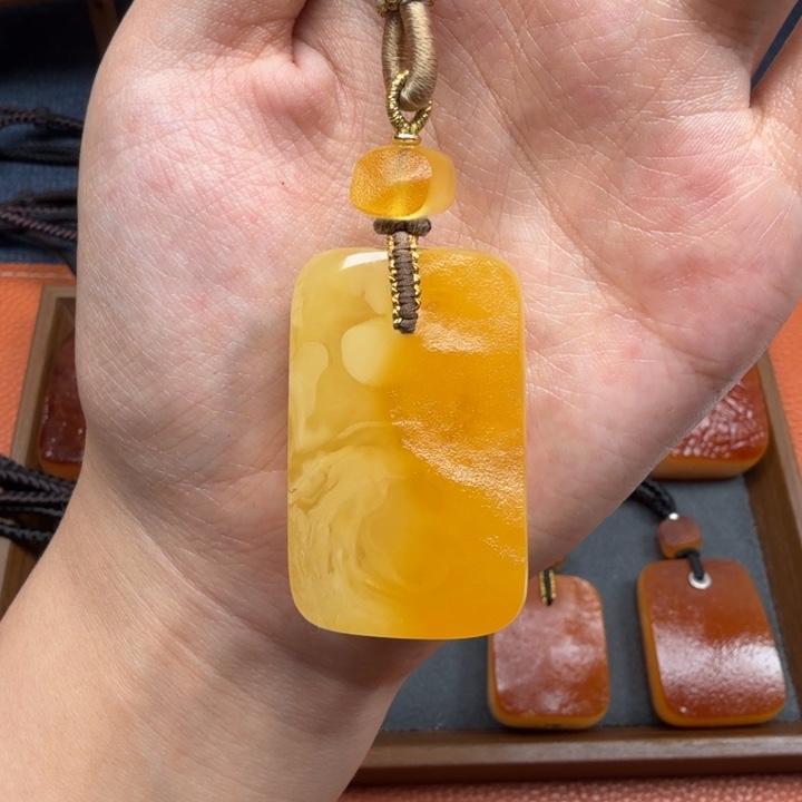 蜜蜡未镶嵌吊坠(赠链)27