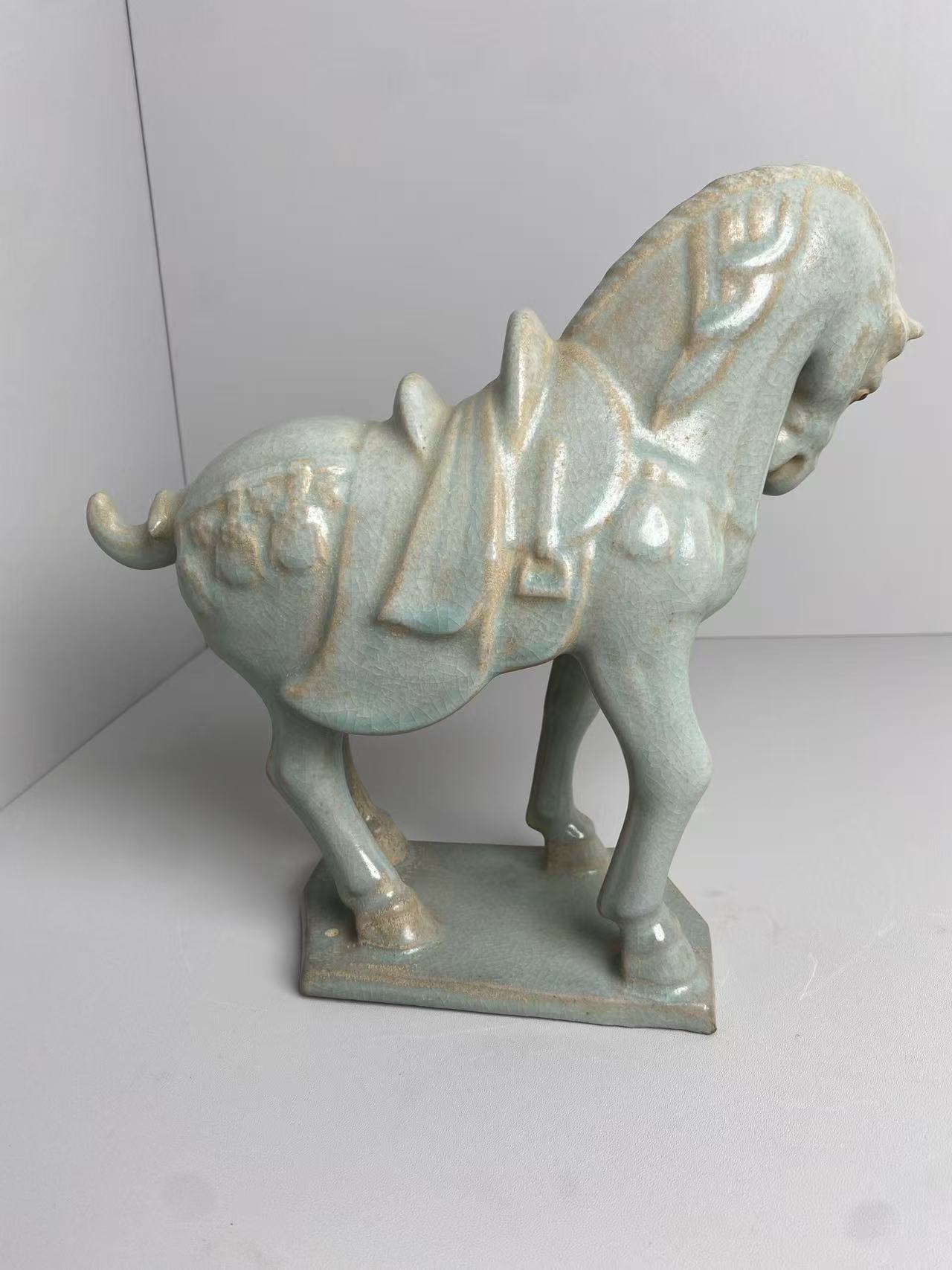 汝窑骏马器形独特手工陶瓷