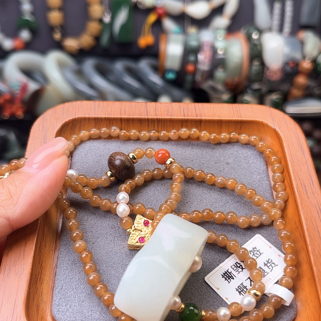 颈饰未镶嵌和田玉