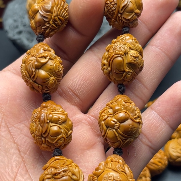 飞***。橄榄核吊坠瑞兽财神