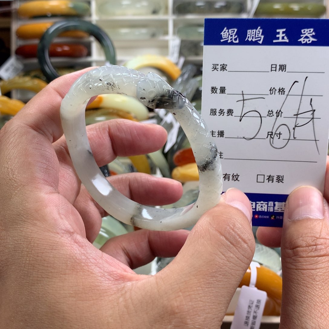 蛇纹石玉手镯未镶嵌