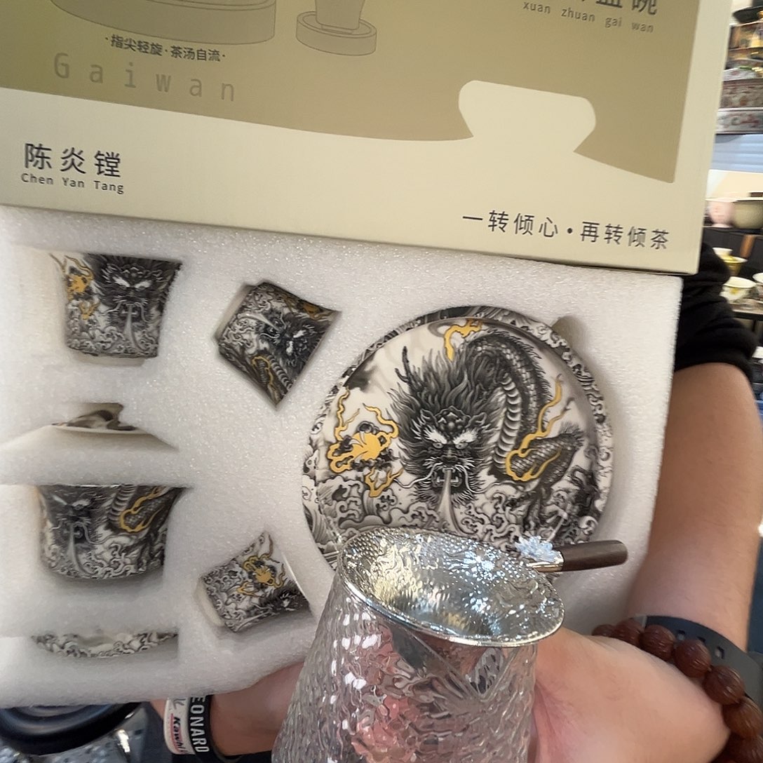 这些盖碗很漂亮！！！