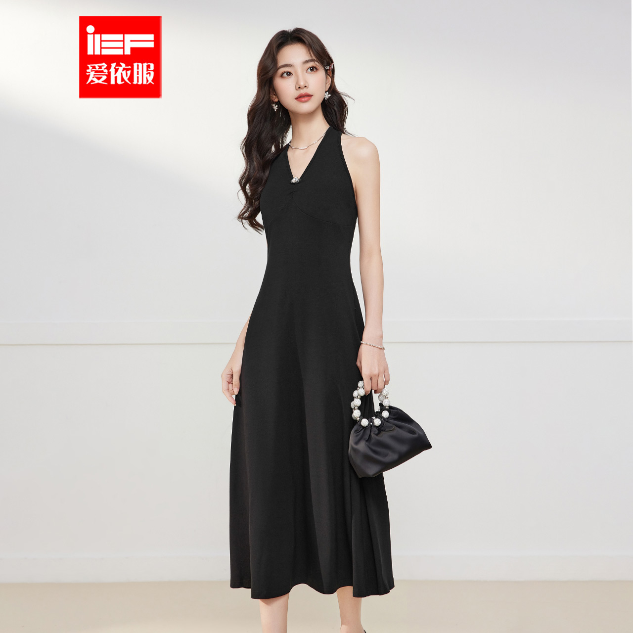 IEF/爱依服连衣裙2025夏季新款性感小女人气质露背设计吊带长裙