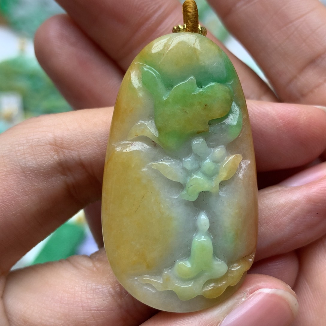 翡翠颈饰未镶嵌翡翠