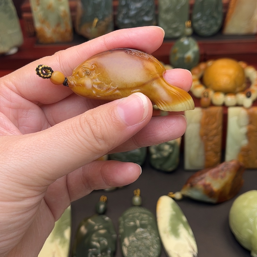 岫岩河磨玉（透闪石质玉）颈饰未镶嵌玉*儿