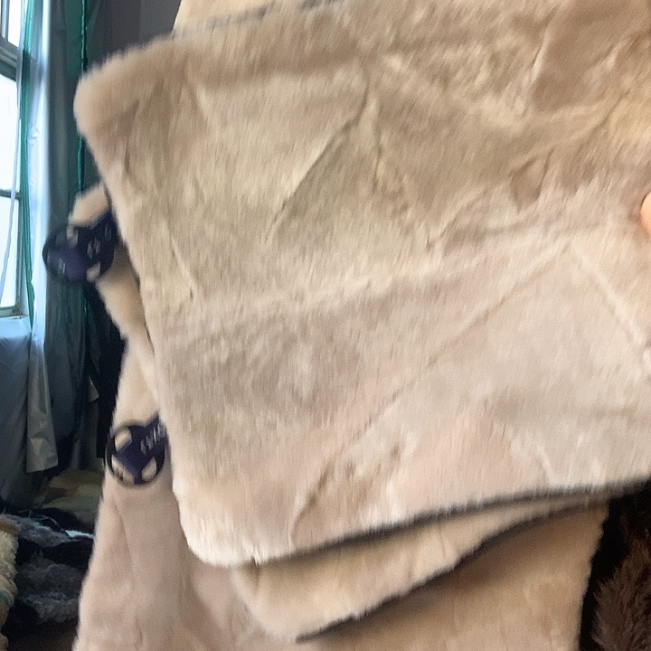 ****斯羊毛羊皮毛一体浅色咖其三件套一，套微瑕