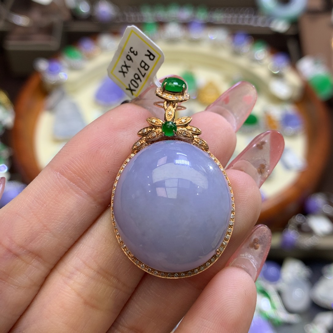 翡翠颈饰18K金镶嵌翡翠