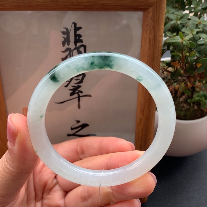 翡翠手镯未镶嵌翡翠手镯53有纹