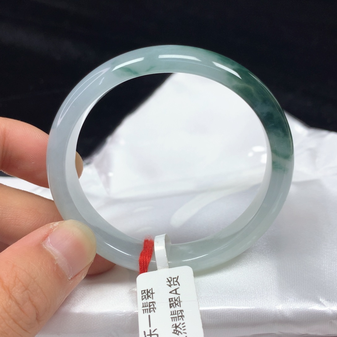 翡翠手镯（贵妃镯）未镶嵌53.1贵妃